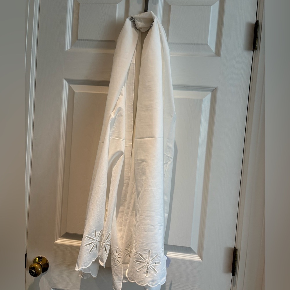 Gap Eyelet Scarf - Picture 2 of 4